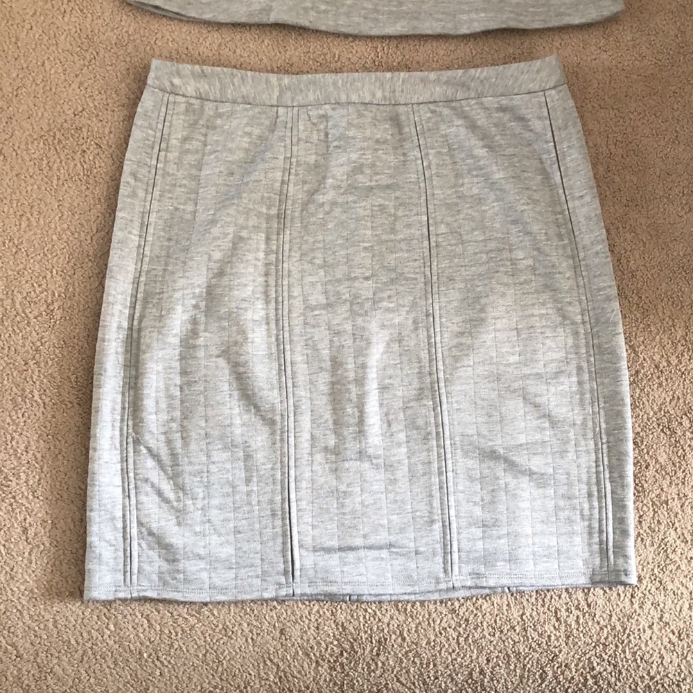 Gray shirt and skirt set - Picture 2 of 6